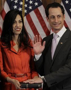 Anthony-Weiner-and-his-wife-on-Jan--5,-2011-ap.jpg
