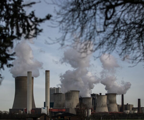 Trump Officials Helped Edit 'Bomb Cyclone' Report to Boost Coal