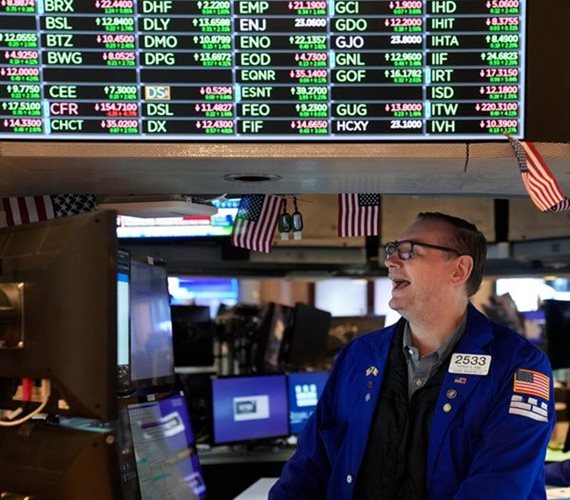 Dow Surges 400 Points, Bond Yields Fall