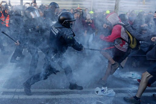Police Clash with Catalan Separatists in Barcelona