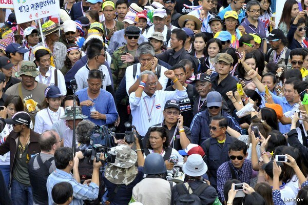 Thai Polling Chiefs Try to Work out How to Fix Disrupted Election