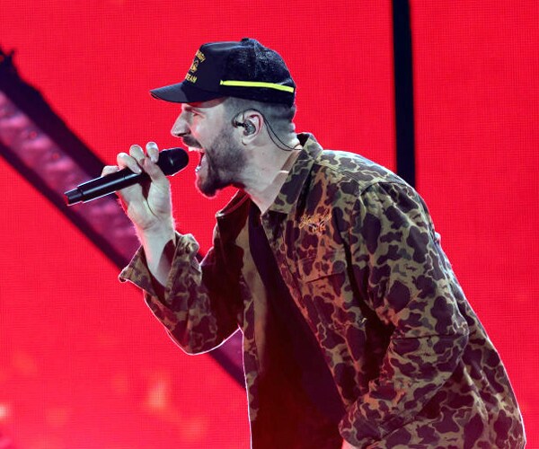 sam hunt performs in 2021 in las vegas