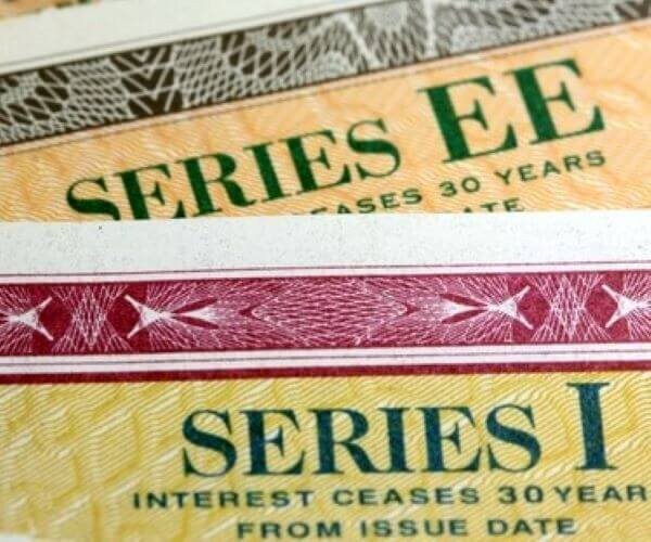 Investors Cut Cash Holdings for 1st Time in 8 Weeks