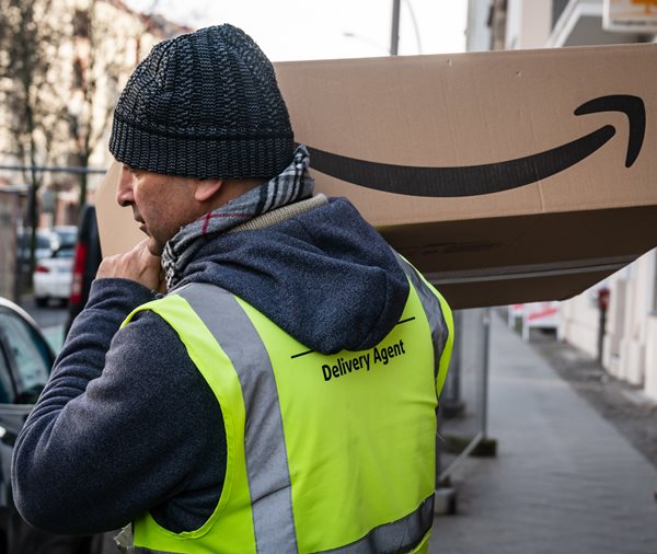 Amazon Hikes Drivers' Wages by 7% to $22 an Hour