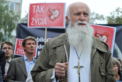 Polish Lawmakers Proceed with Proposal to Ban Abortion