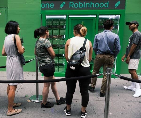 Robinhood to Trim Jobs as Trading Demand Eases