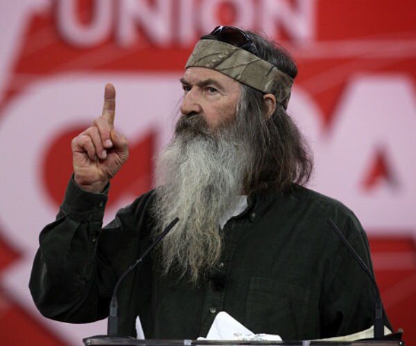 Duck Dynasty's Phil Robertson Endorses Trump After Backing Cruz