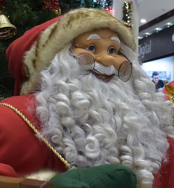 72-Year-Old Donates All His Santa Duty Earnings to Charity