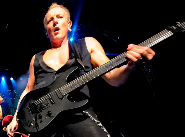 Vivian Campbell's Hodgkin's Is Back; Def Leppard Star to Miss Shows