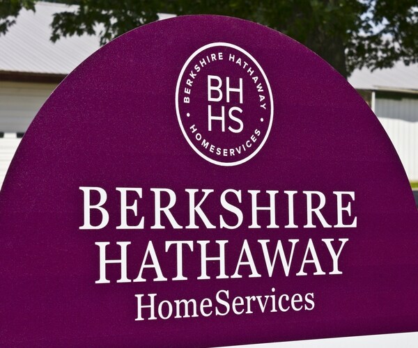 Virus Shutdowns Hit Buffett's Berkshire Businesses