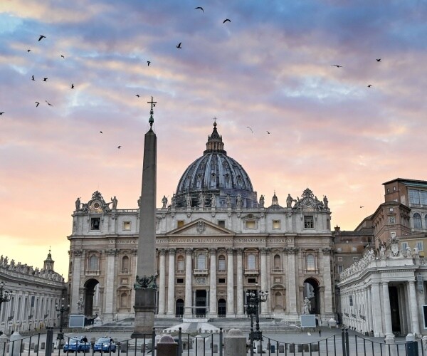 st peter's square is shown with a light pink and yellow sky