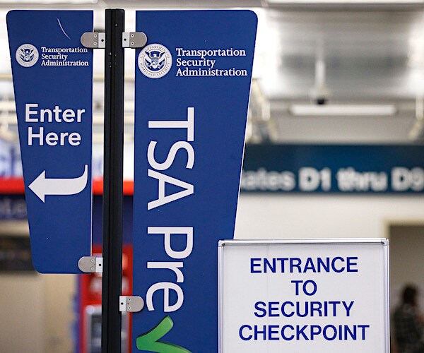 tsa security checkpoint lines at the airport during the government shutdown