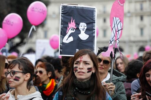 The Latest: Hundreds March in Turkey for Women's Rights