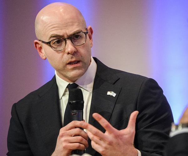 Fed's Miran Calls for Four Rate Cuts in 2026