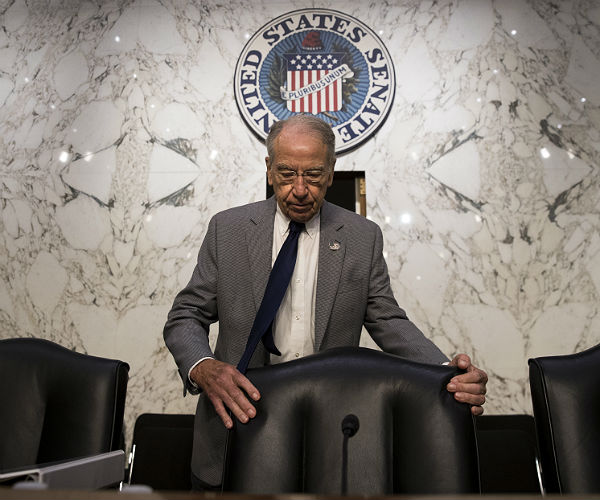 Sen. Grassley to SCOTUS Justices Considering Retiring to Step Down Now