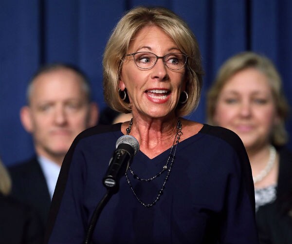 Lawmakers Urge DeVos to Probe Chinese Partnerships at US Universities