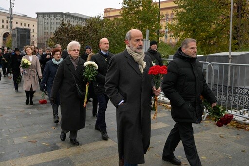 Russians Commemorate Victims of Soviet Repression as a Present-day Crackdown on Dissent Intensifies