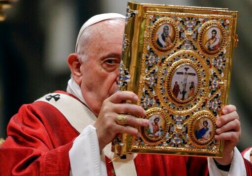 Pope Warns against 'lukewarm' Christians at Vatican Mass