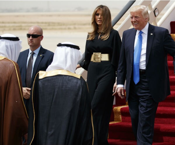 Melania Skips Headscarf as She Arrives in Saudi Arabia