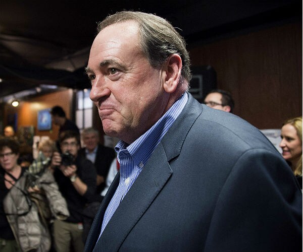 Huckabee: The Sooner Trump Announces Vets' Money, the Better