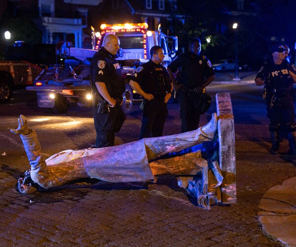 a statue of confederate states president jefferson davis lies on the street in richmond virginia