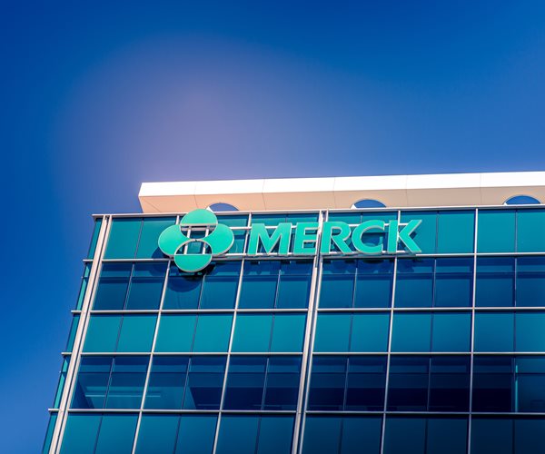 Merck Letting Others Make Generic Versions of Its COVID-19 Pill 