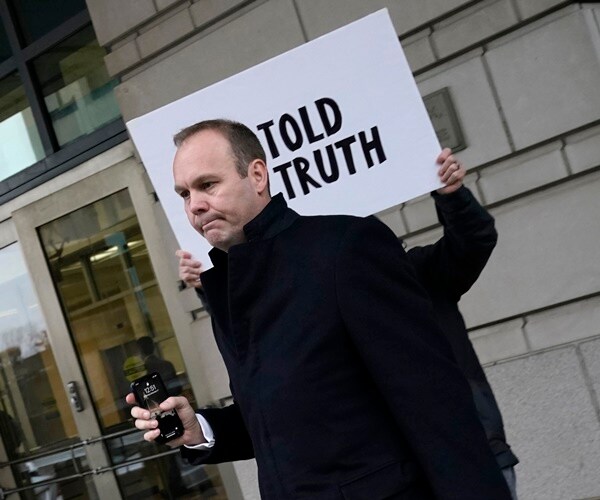 rick gates leaves the courthouse