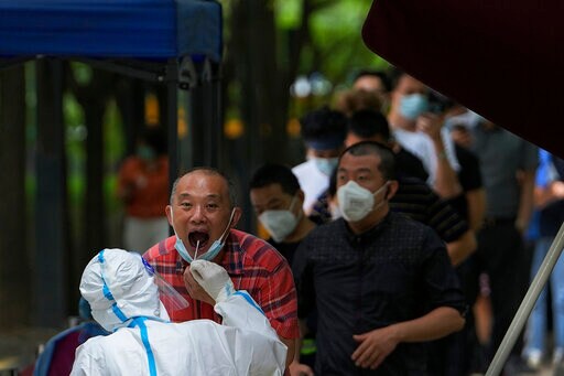 China Reduces Quarantine for People Arriving from Abroad