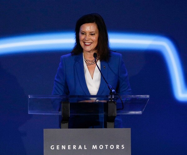 gov. gretchen whitmer speaks at a general motors event