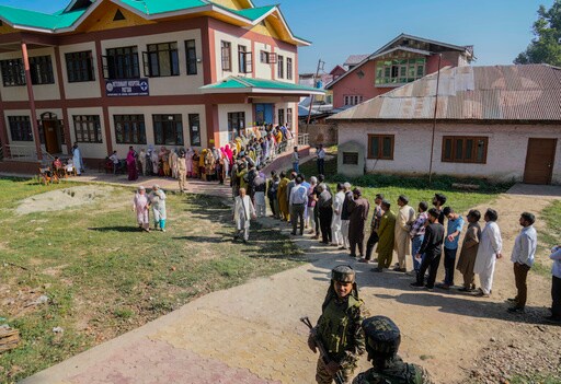 Indian-controlled Kashmir Votes in Final Phase of Polls to Elect Local Government