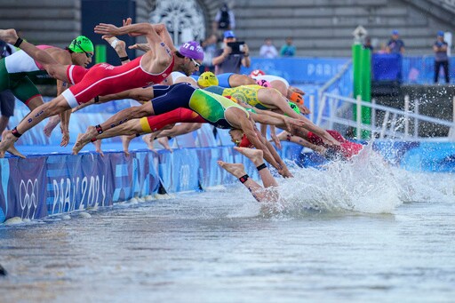 Olympic Triathlon Mixed Relay Gets Underway with Swims in the Seine amid Water Quality Concerns