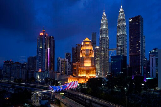 Indonesia Halts Islamic Assembly, Quarantining 9,000 People