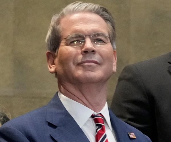 Bessent: Trump Admin Not in a Rush to Replace Powell