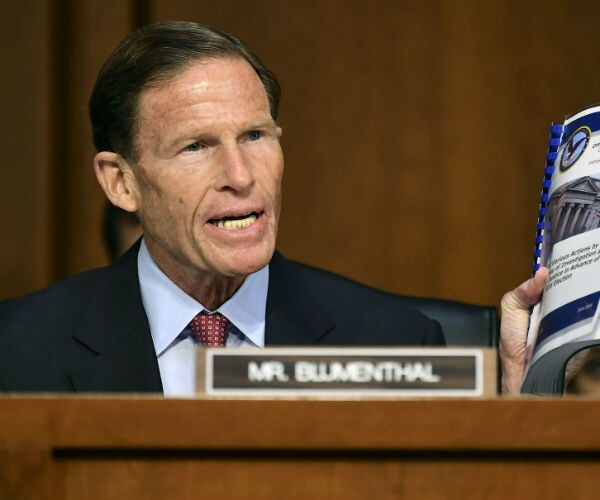 2 Dem Senators Call for Probe of Smart TV Industry