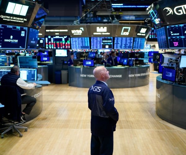 Wall St Set to Open Lower on Last Trading Day of Torrid Year