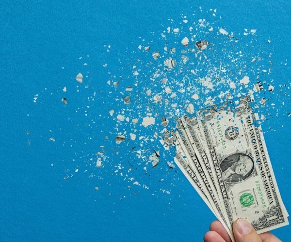 US Consumers' Inflation Expectations Fall Again, NY Fed Says