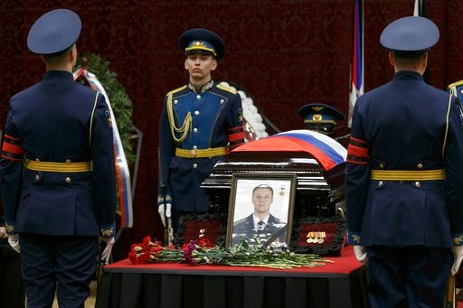 Tens of Thousands Mourn Russian Pilot Killed in Syria