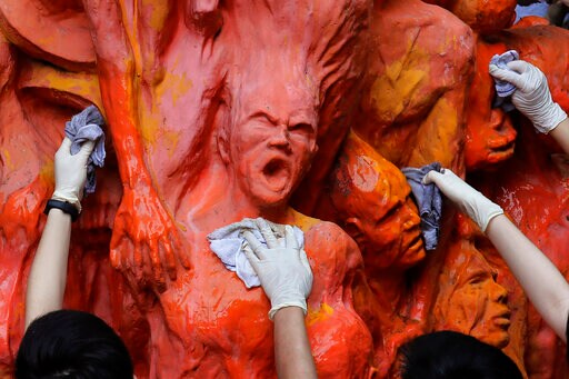 Artist Wants Hong Kong Sculpture Back as Deadline Looms