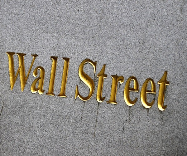 Stocks Plunge on Lockdown Fears, Likely Stimulus Delay