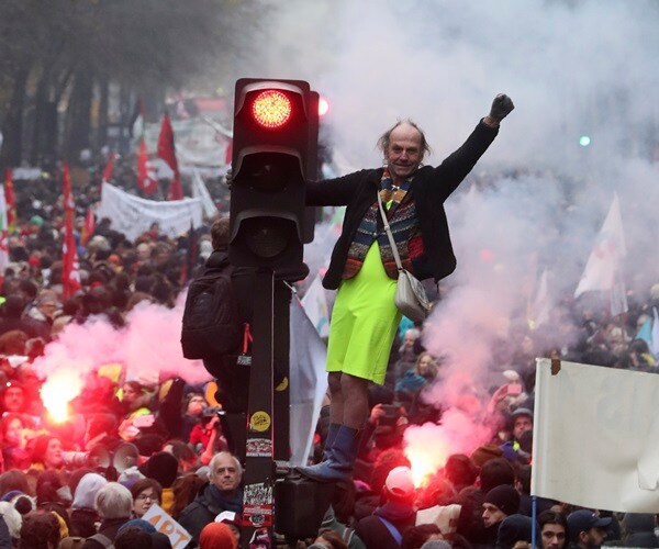 Paris Police Arrest Scores Amid Strike Over Pension Reform