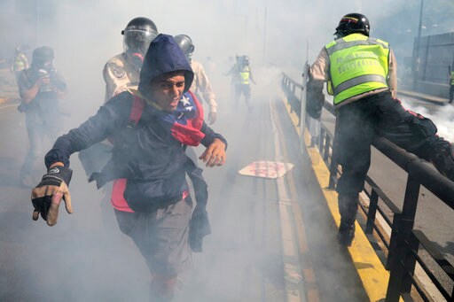 Venezuelans Shut Down Capital Roads to Protest Government