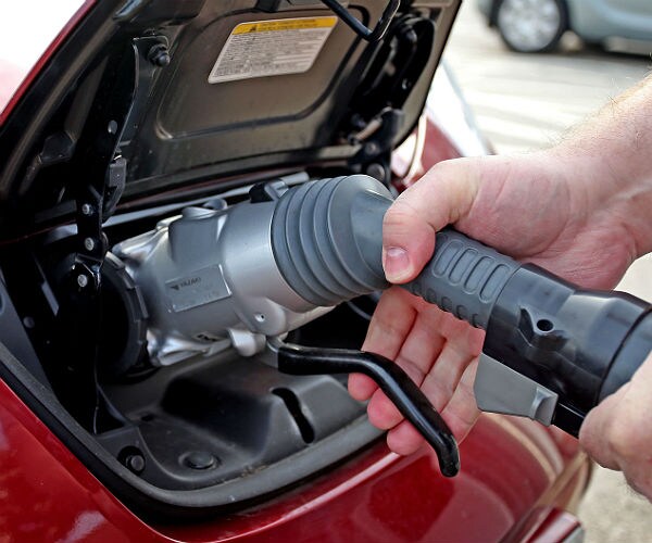 Paris Set to Ban the Combustion Engine Vehicles by 2030