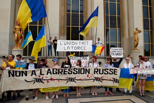 The Latest: Rights Activists in Paris Protest Putin Visit