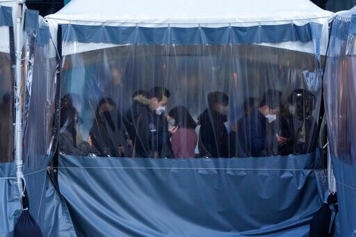 S. Korea Marks Deadliest Day of Pandemic as Omicron Looms