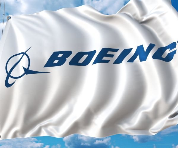 Boeing Reports 1st Positive Free Cash Flow Since 2018