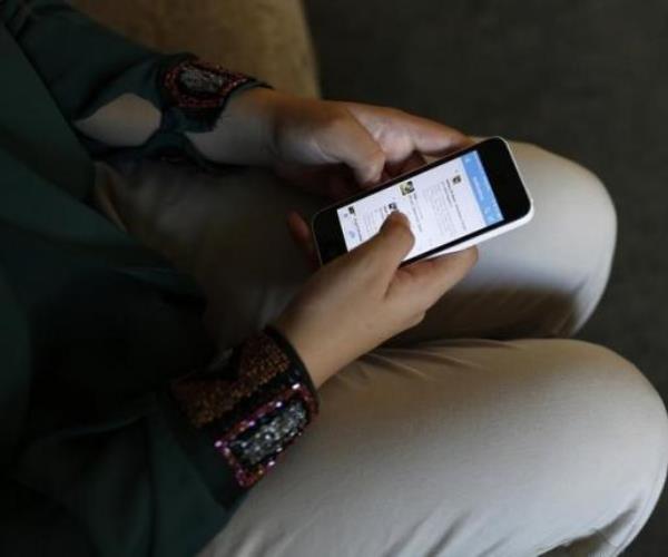 Screen Time Drags Down Teens' Grades: Cambridge Study