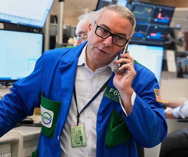 Global Equity Funds See $3.06 Billion in Outflows