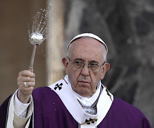 Report: Pope Francis Allows Debate of Lifting Priest Celibacy