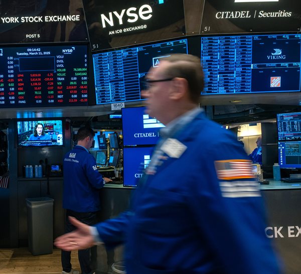 US Stock Futures Rise After Volatile Week