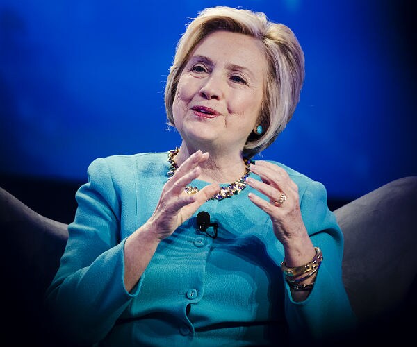 Clinton Vows to Stay in Politics, Stop Trump From Undermining Nation's Values